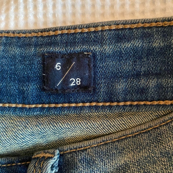 Lolita Skinny Distressed Lucky Brand Jeans. Size 28. - Picture 12 of 15